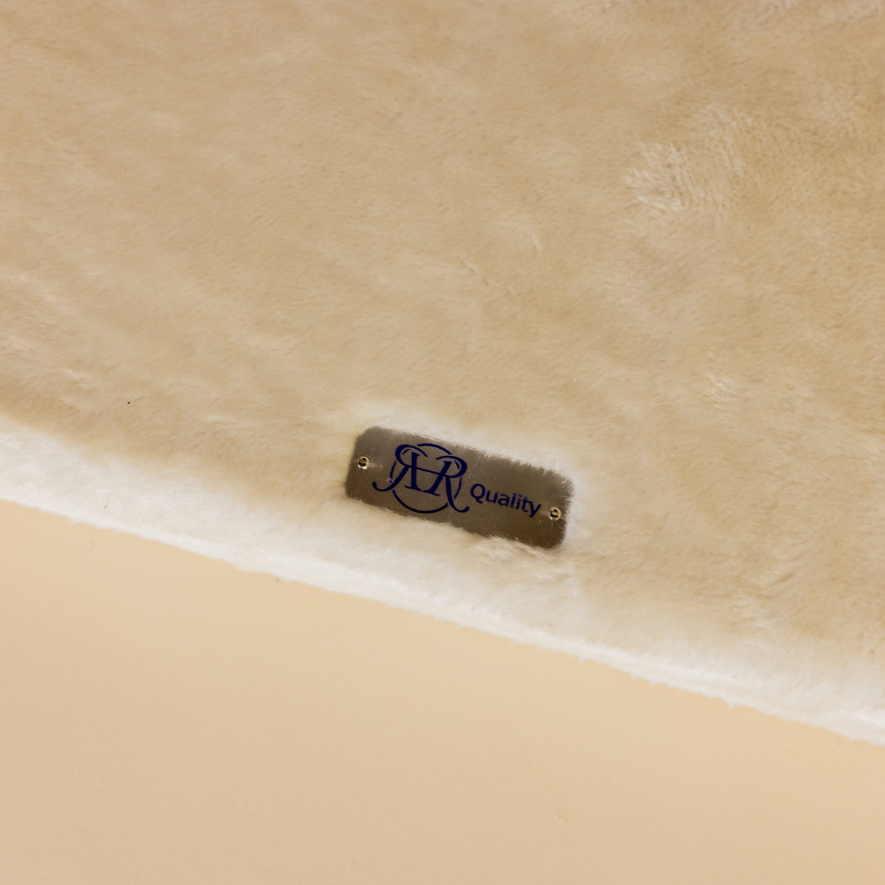 Royalty Retreat Blackline (Crème)