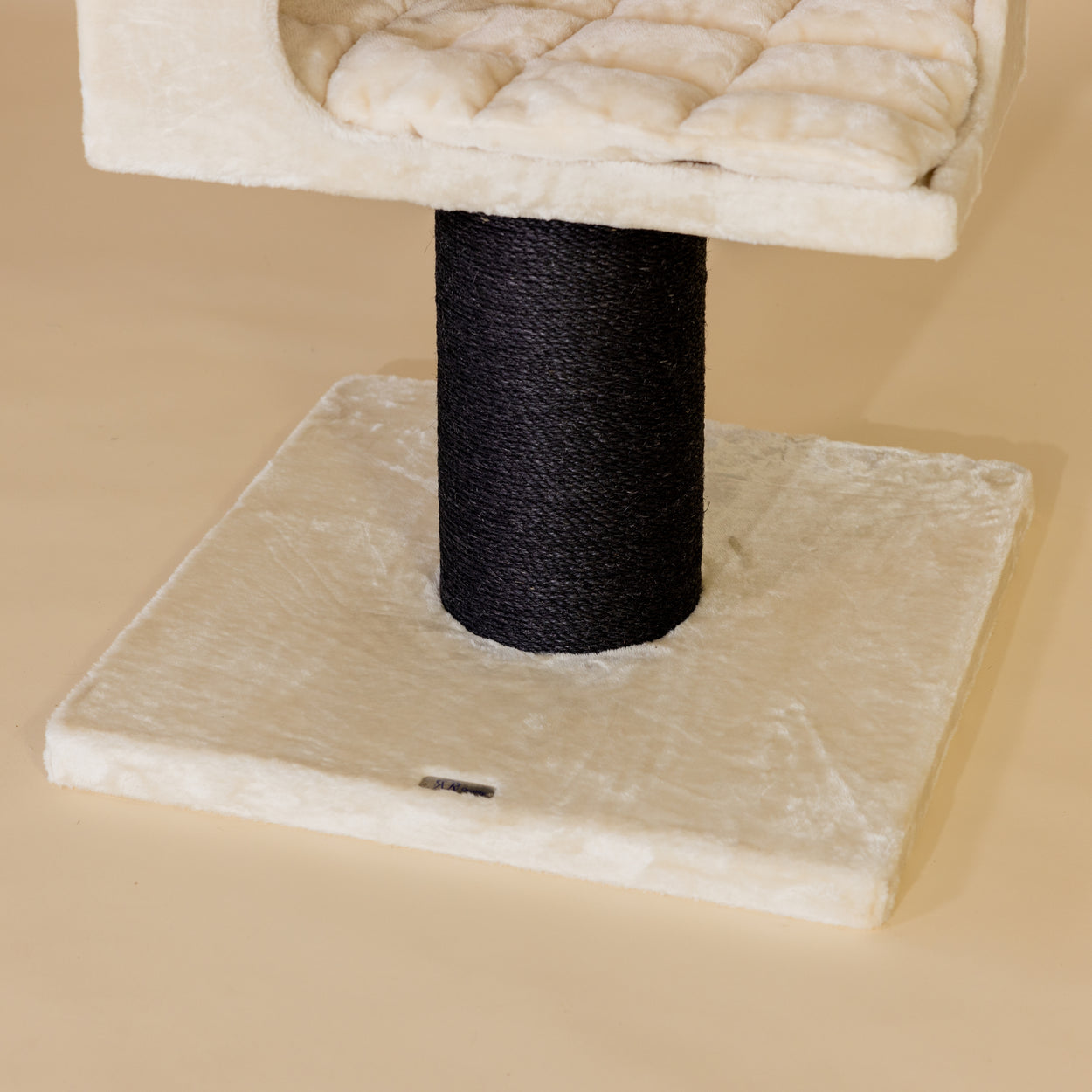 Royalty Retreat Blackline (Crème)