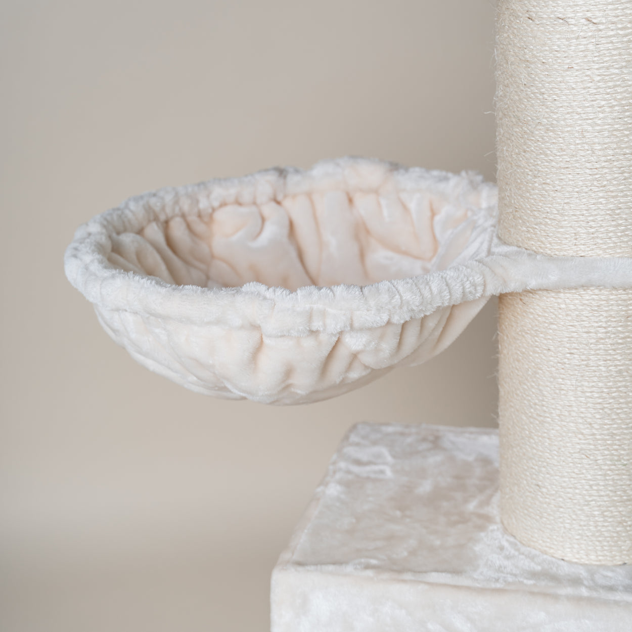 Royalty Retreat (Crème)